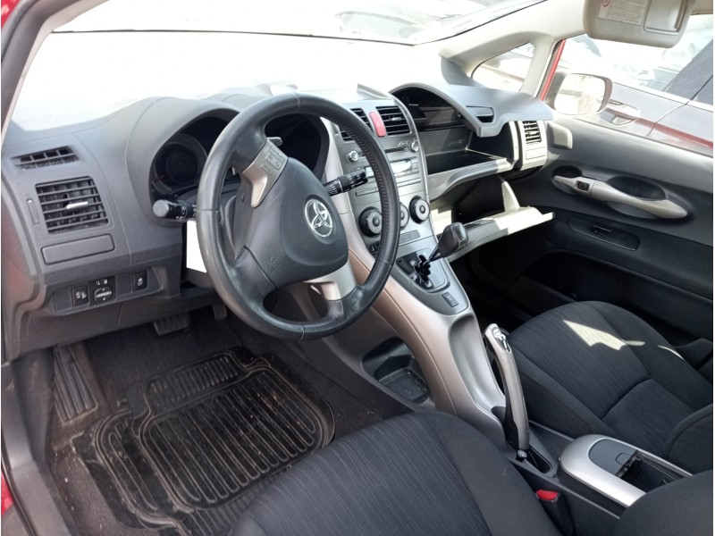 toyota auris del año 2006