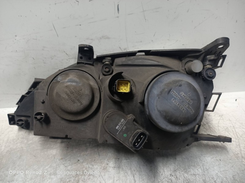 Recambio de faro derecho para toyota avensis berlina (t 22) 1.6 luna (5-ptas.) referencia OEM IAM   