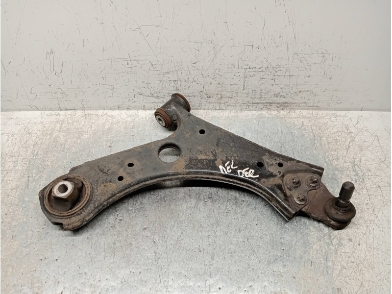 Recambio de brazo suspension inferior delantero derecho para jeep compass ii 1.4 m-air cat referencia OEM IAM P68318010AD  