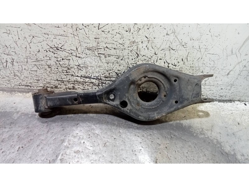 Recambio de brazo suspension inferior trasero derecho para kia sportage drive 4x2 referencia OEM IAM   