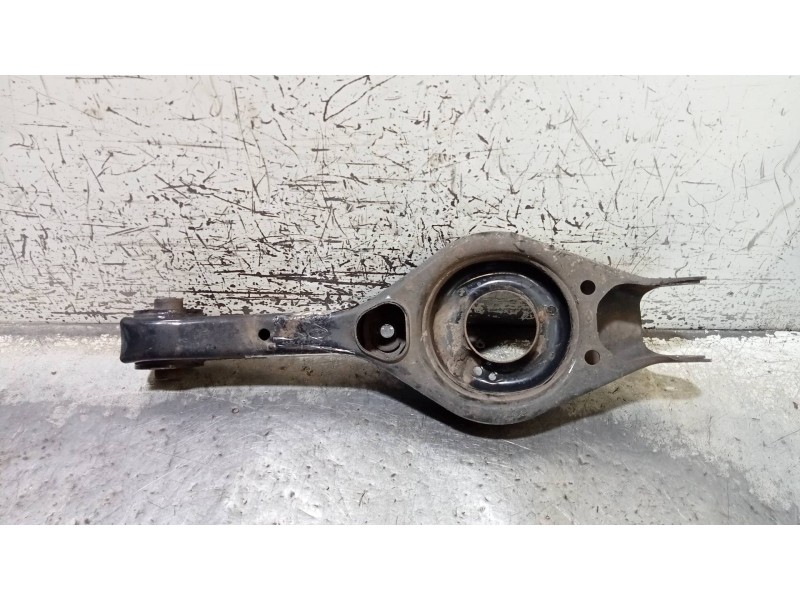 Recambio de brazo suspension inferior trasero derecho para kia sportage drive 4x2 referencia OEM IAM   