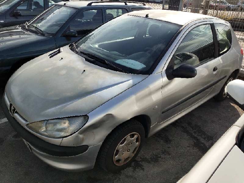 peugeot 206 berlina del año 2000