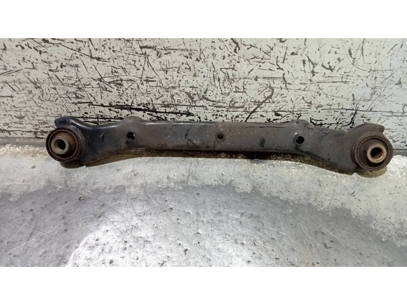Recambio de brazo suspension superior trasero derecho para kia sportage drive 4x2 referencia OEM IAM   