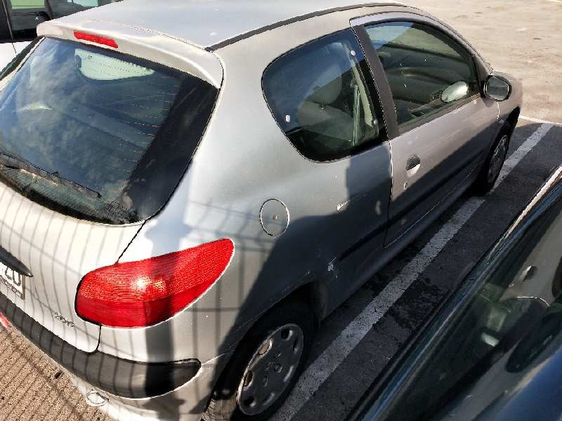 peugeot 206 berlina del año 2000