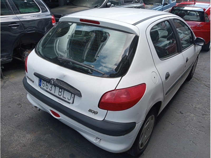 peugeot 206 berlina del año 2001