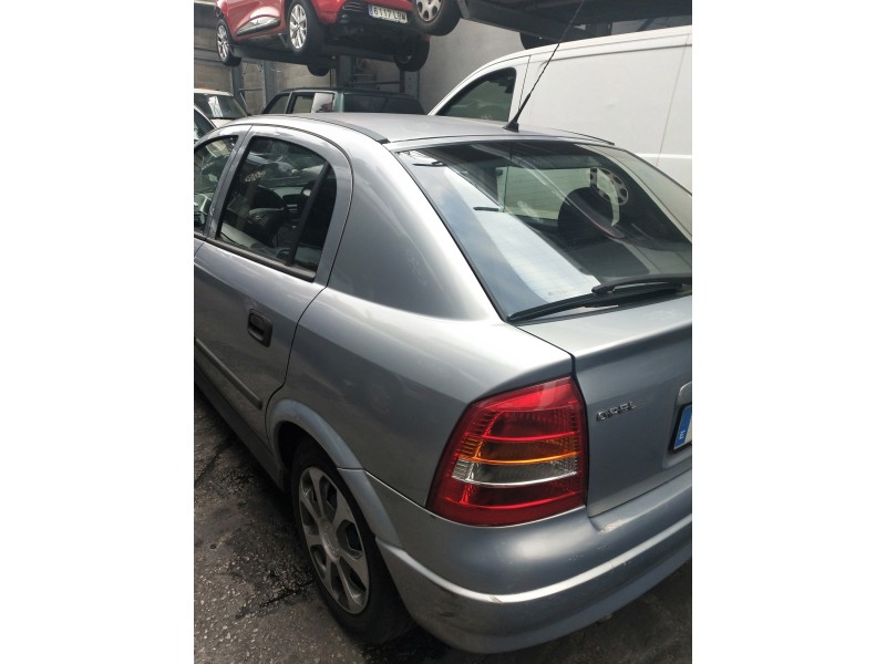 opel astra g berlina del año 2001