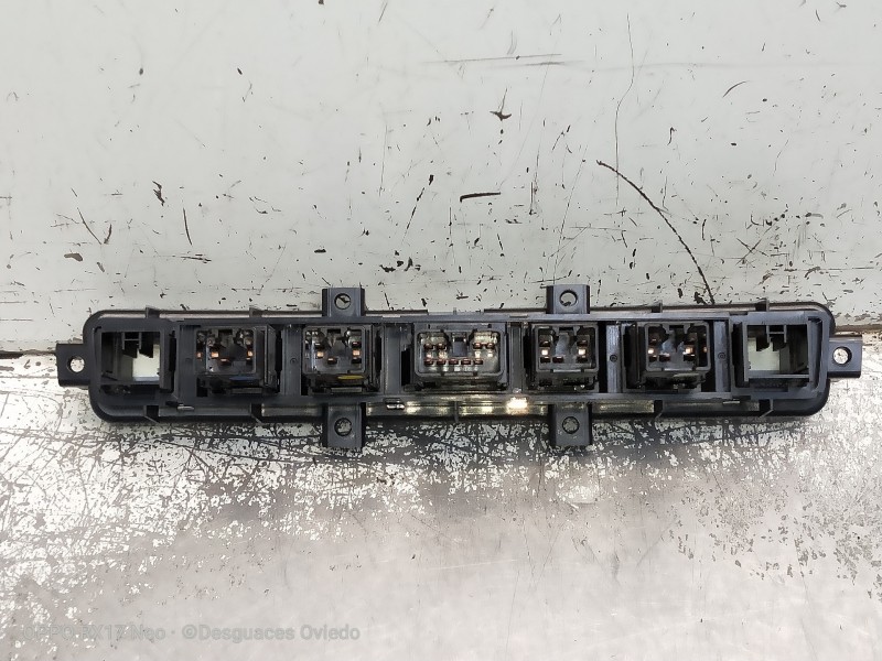 Recambio de mando multifuncion para ssangyong rexton w limited 4wd referencia OEM IAM 8520008D11  