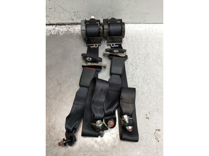 Recambio de juego cinturones trasero para ssangyong rexton w limited 4wd referencia OEM IAM Y20015005196 Y20015005166 5P 3 FILA