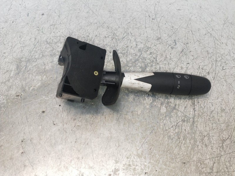 Recambio de mando limpia para dacia logan 1.4 cat referencia OEM IAM 8200375336  