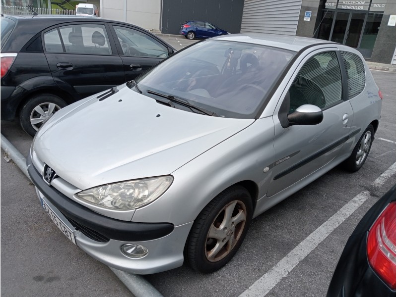 peugeot 206 berlina del año 2002