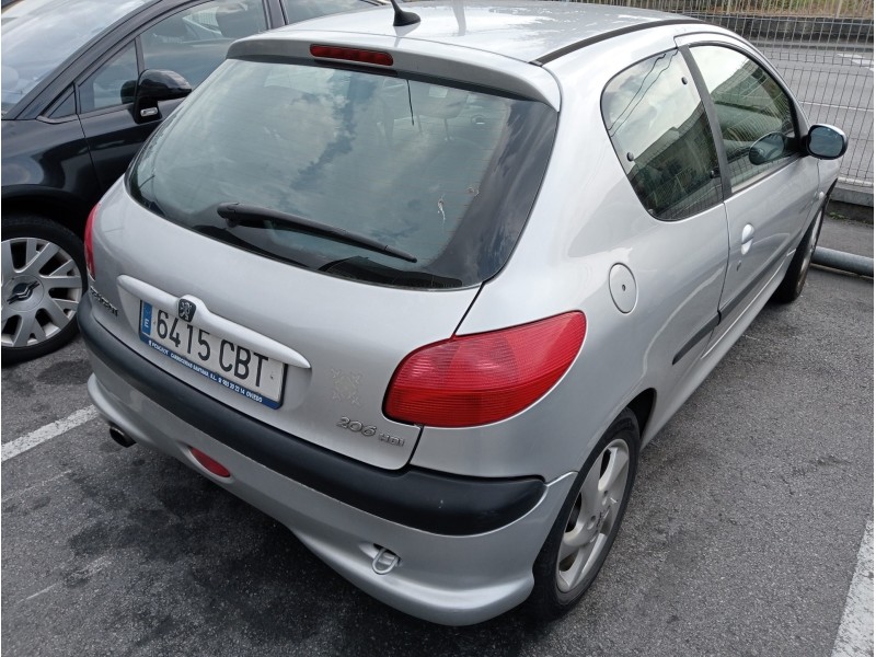 peugeot 206 berlina del año 2002