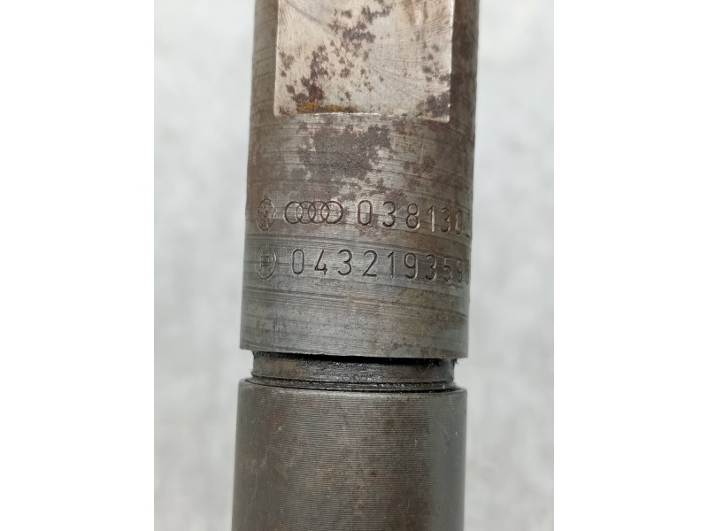 Recambio de inyector para audi a3 (8l) 1.9 tdi referencia OEM IAM 0432193595 038130202A BOSCH