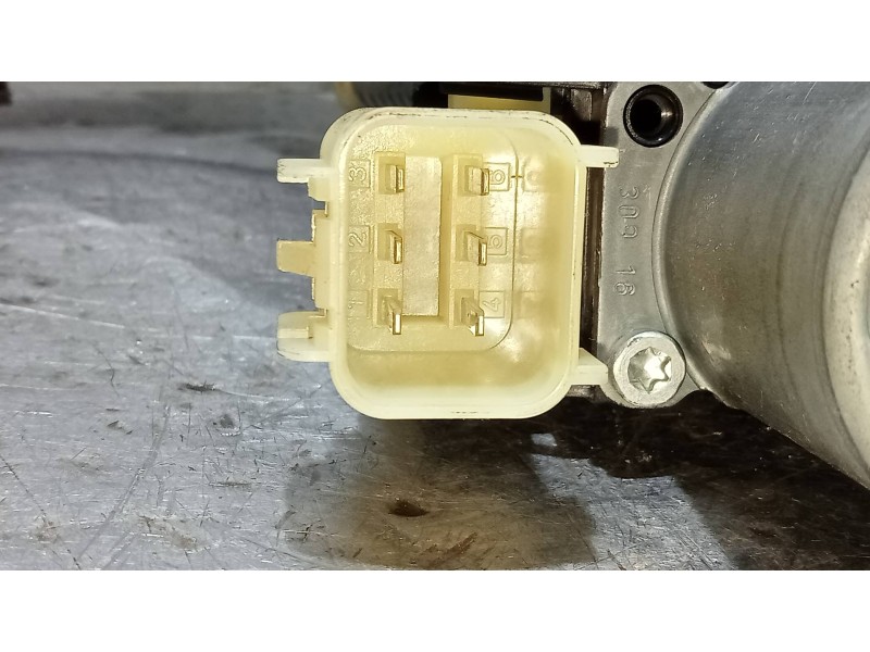 Recambio de elevalunas delantero izquierdo para ford fiesta (ccn) 1.25 16v cat referencia OEM IAM 8A6114A389B  5P