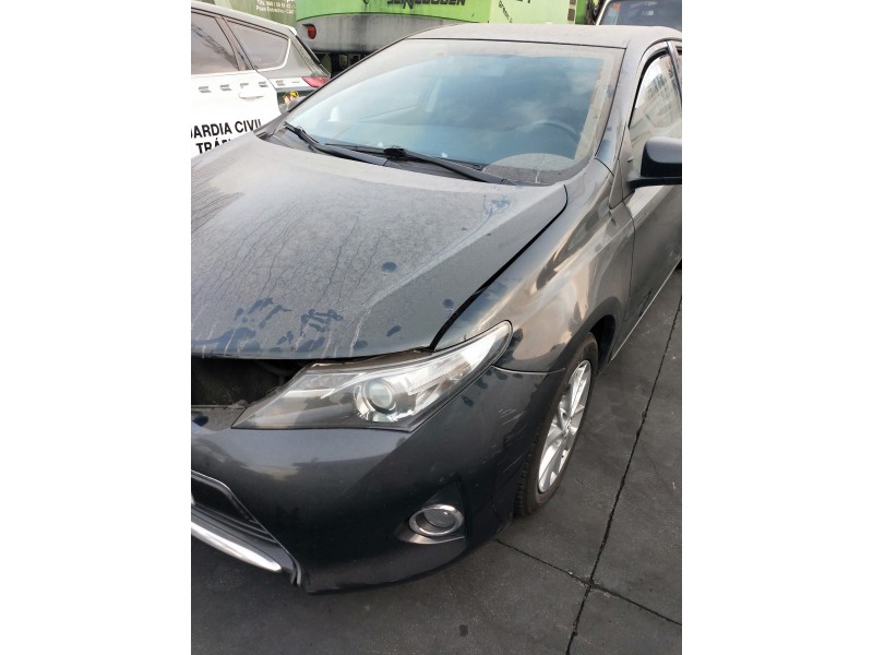 toyota auris del año 2015