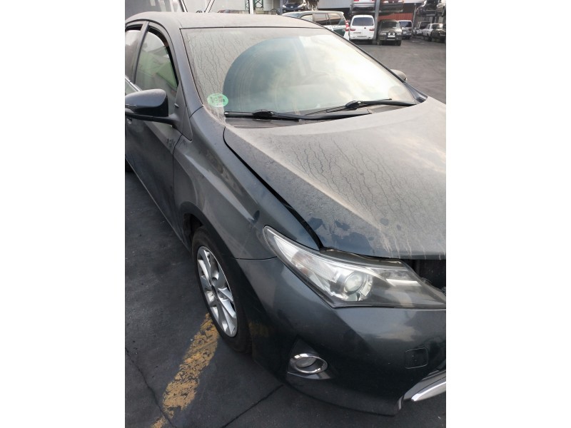 toyota auris del año 2015