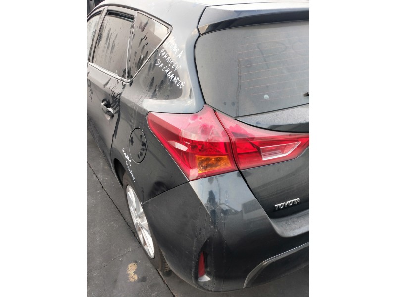 toyota auris del año 2015