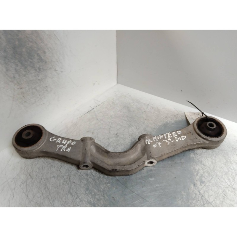 Recambio de soporte brazo suspension trasero derecho para mitsubishi montero (v80/v90) 3.2 di-d intense (3-ptas.) referencia OEM