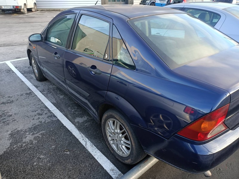 ford focus berlina (cak) del año 2000