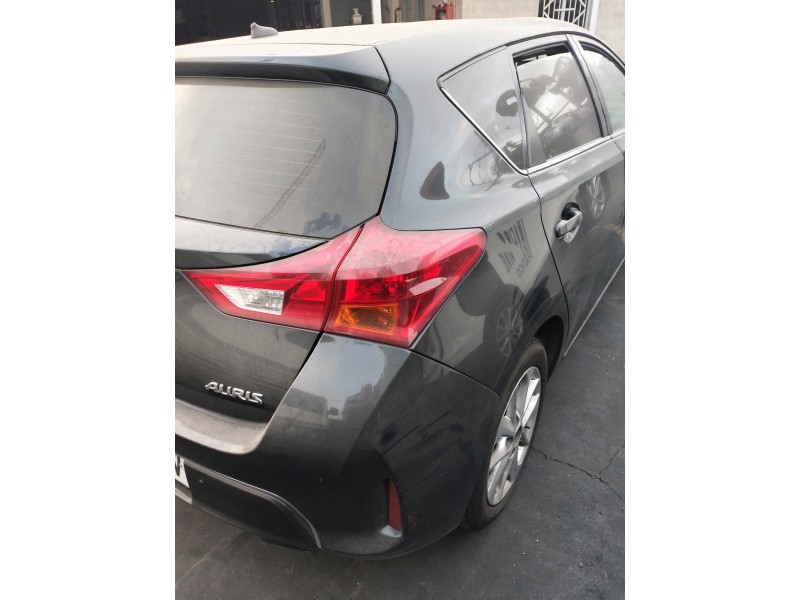 toyota auris del año 2015