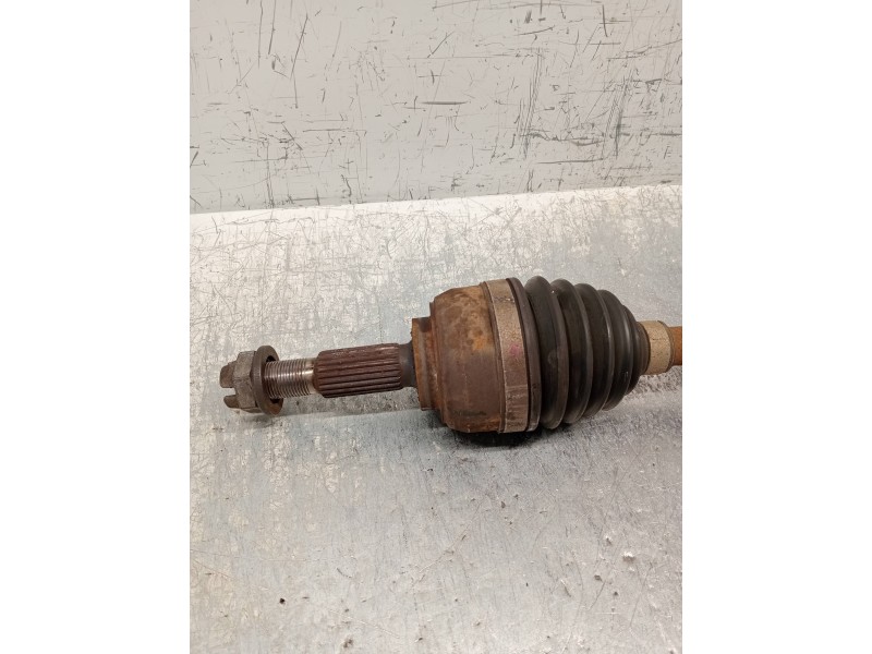 Recambio de transmision delantera izquierda para renault clio iii 1.2 16v referencia OEM IAM 8200341698  