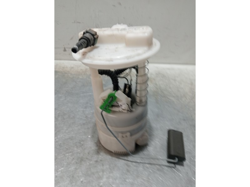 Recambio de bomba combustible para renault clio iii 1.2 16v referencia OEM IAM 8200727740 0974685990201 