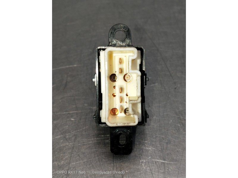 Recambio de mando elevalunas delantero derecho para mazda 626 berlina (gf) 2.0 ditd ac referencia OEM IAM 3581Z8N  4P