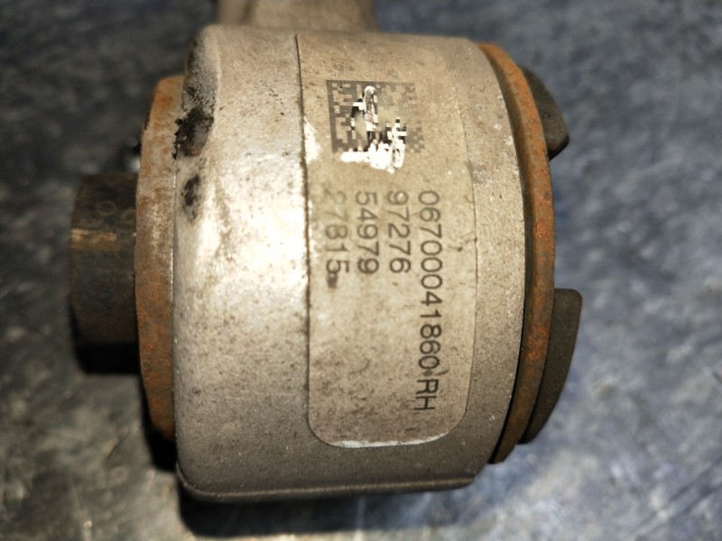 Recambio de brazo suspension superior delantero derecho para maserati ghibli diesel referencia OEM IAM 06700041860  