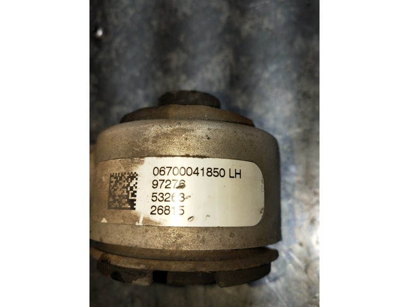 Recambio de brazo suspension superior delantero izquierdo para maserati ghibli diesel referencia OEM IAM 06700041850  