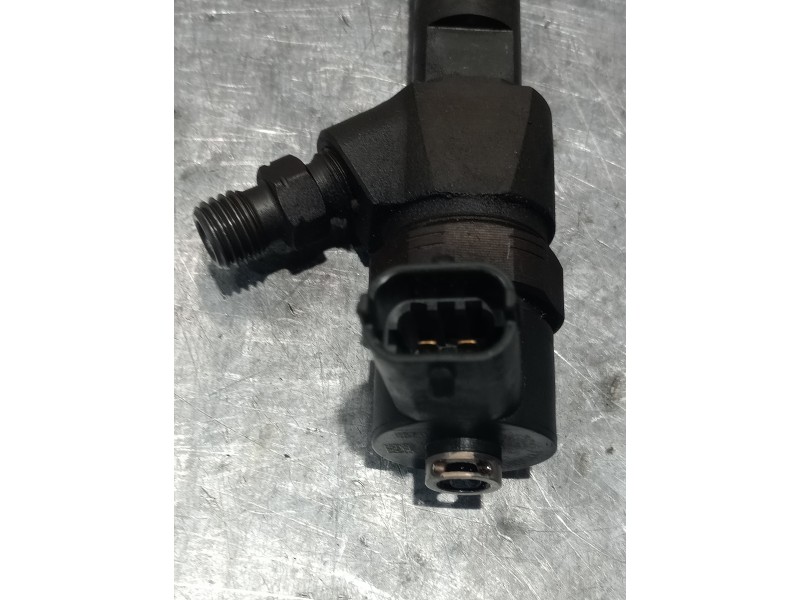 Recambio de inyector para opel insignia sports tourer excellence referencia OEM IAM 0445110327 BOSCH 