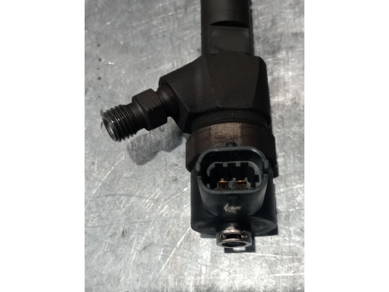 Recambio de inyector para opel insignia sports tourer excellence referencia OEM IAM 0445110327 BOSCH 