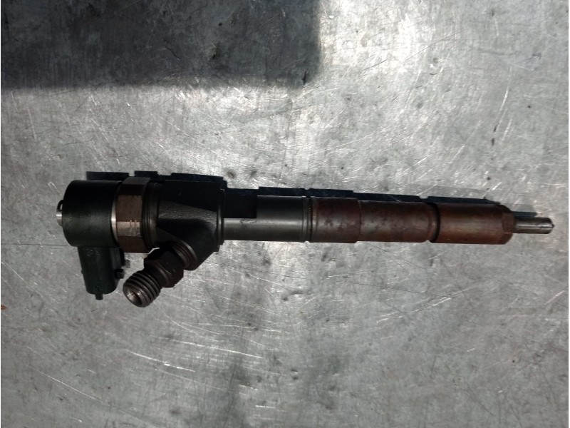 Recambio de inyector para opel insignia sports tourer excellence referencia OEM IAM 0445110327 BOSCH 