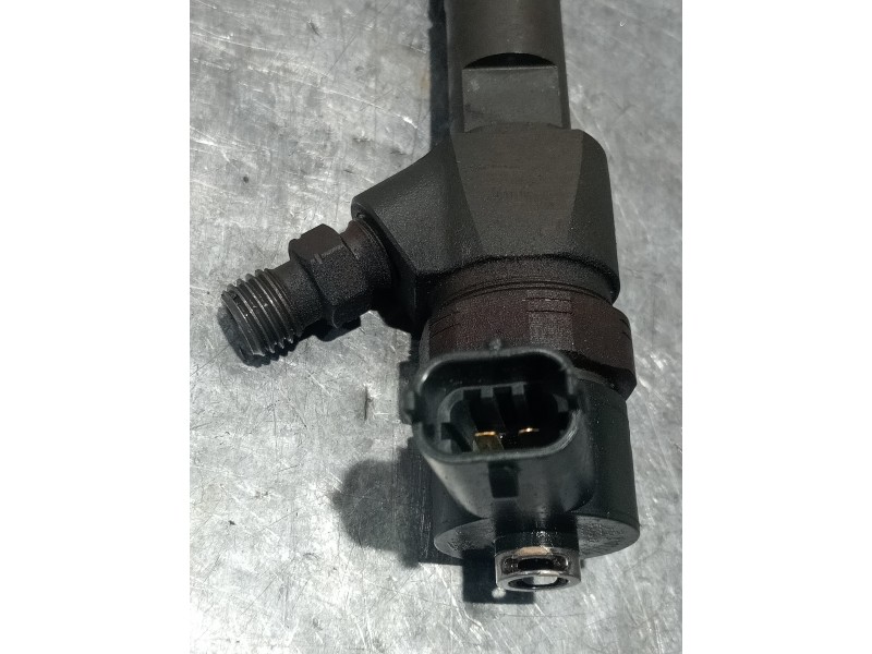 Recambio de inyector para opel insignia sports tourer excellence referencia OEM IAM 0445110327 BOSCH 