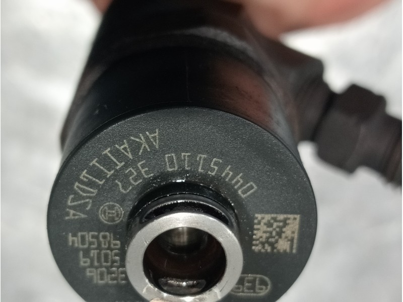 Recambio de inyector para opel insignia sports tourer excellence referencia OEM IAM 0445110327 BOSCH 