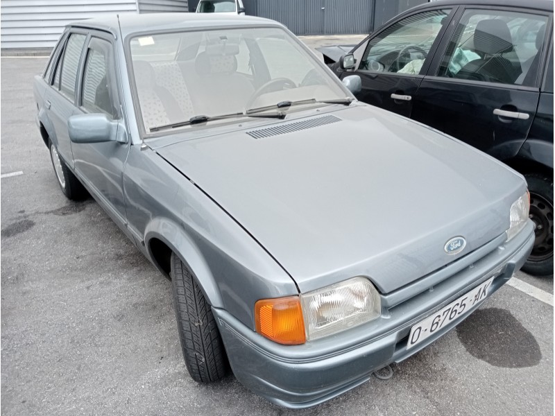 ford escort berlina del año 1987