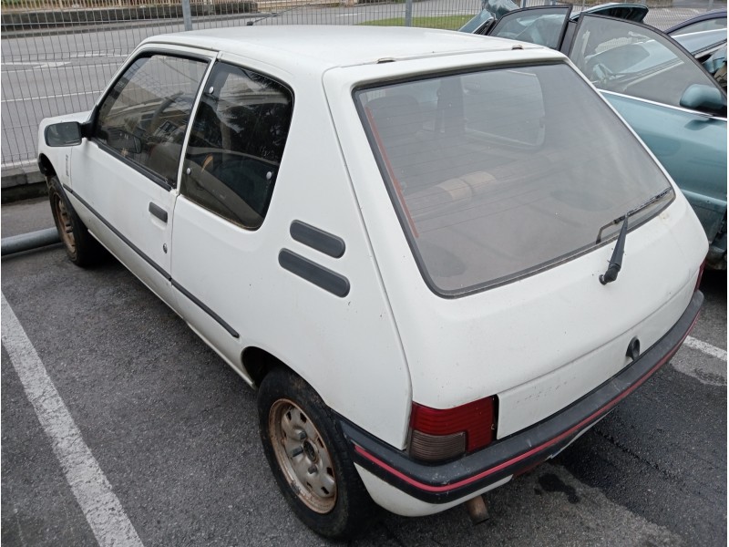 peugeot 205 berlina del año 1995