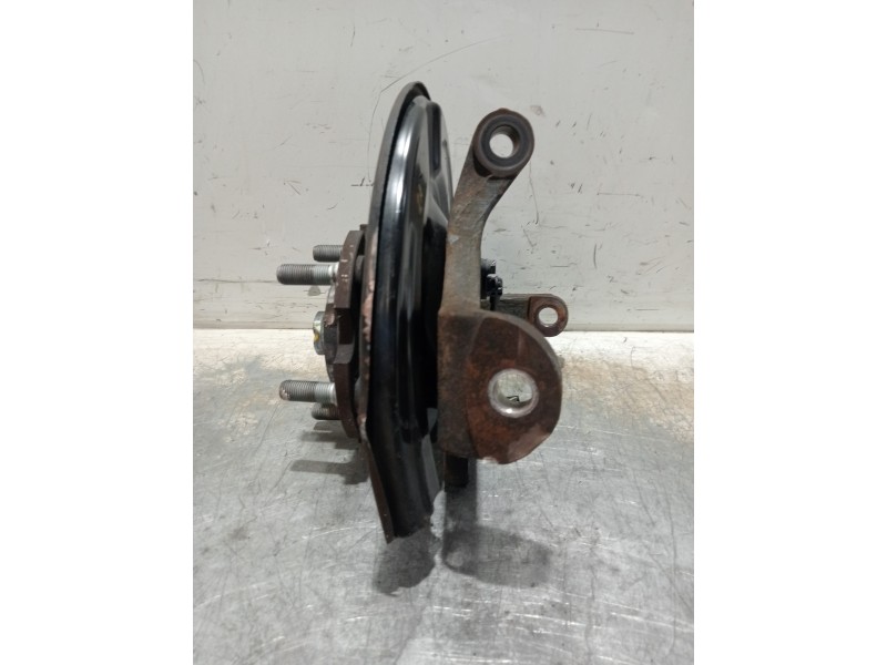 Recambio de mangueta delantera izquierda para ssangyong rexton w limited 4wd referencia OEM IAM   