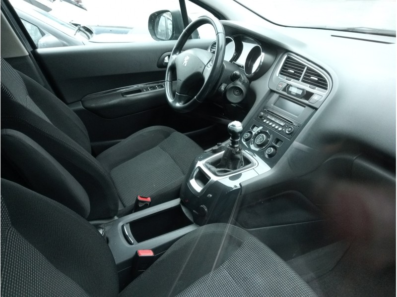 peugeot 5008 del año 2010