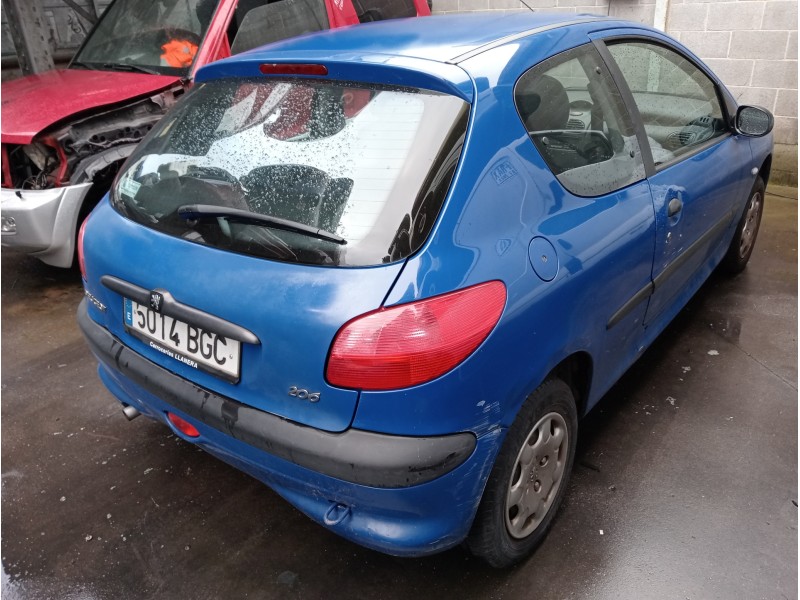 peugeot 206 berlina del año 2001