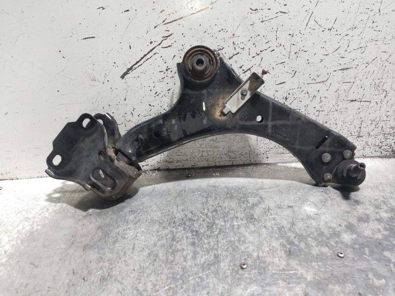 Recambio de brazo suspension inferior delantero derecho para volvo v60 kombi momentum referencia OEM IAM   