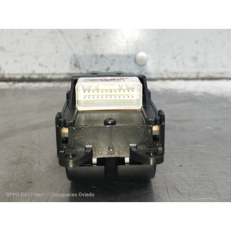 Recambio de mando elevalunas delantero izquierdo para toyota corolla (e12) 2.0 d-cat referencia OEM IAM 37073C26A05 84820 5P