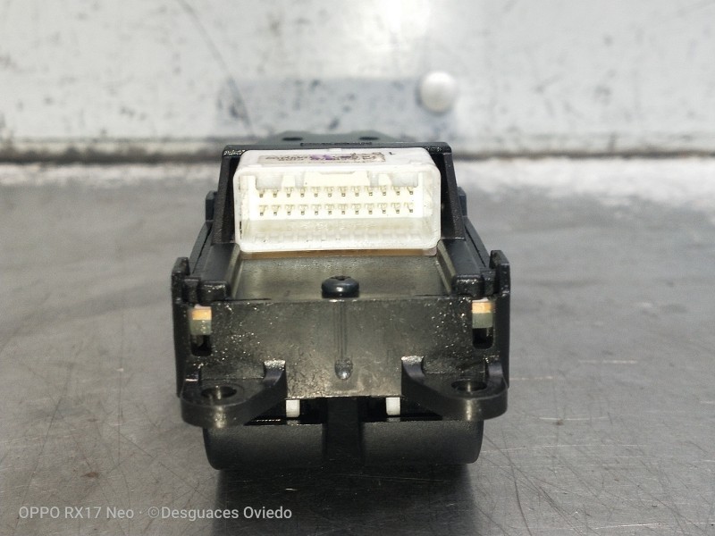 Recambio de mando elevalunas delantero izquierdo para toyota corolla (e12) 2.0 d-cat referencia OEM IAM 37073C26A05 84820 5P