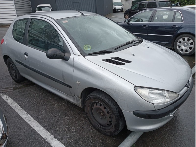 peugeot 206 berlina del año 2001