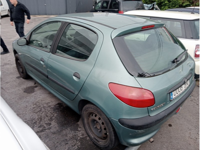 peugeot 206 berlina del año 2001