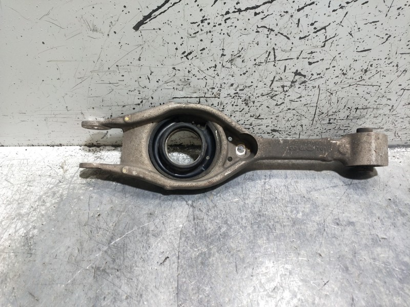 Recambio de brazo suspension inferior trasero derecho para hyundai i40 style blue referencia OEM IAM   