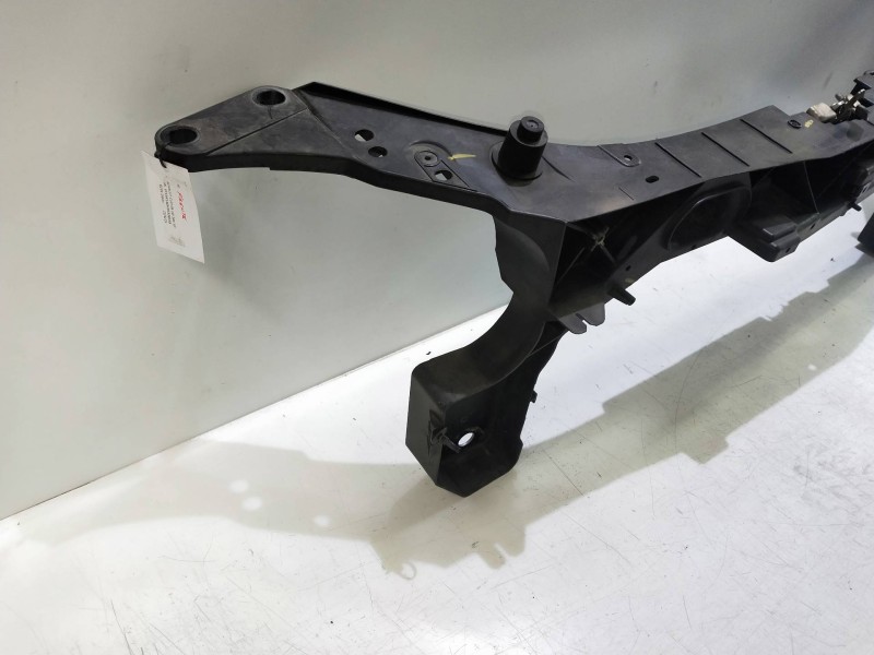 Recambio de panel frontal para renault clio iii 1.4 16v referencia OEM IAM   