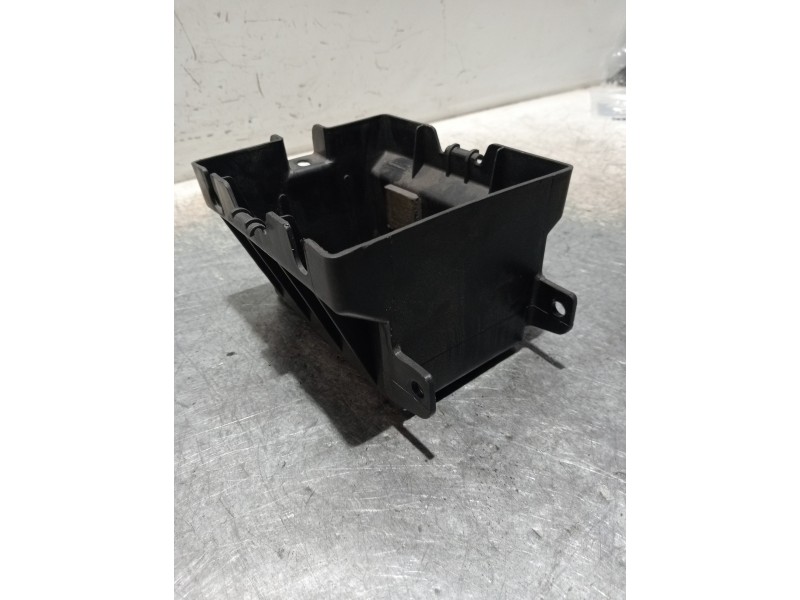 Recambio de caja trasera para daelim besbi 125 besbi 125 referencia OEM IAM   CAJA DE BATERIA