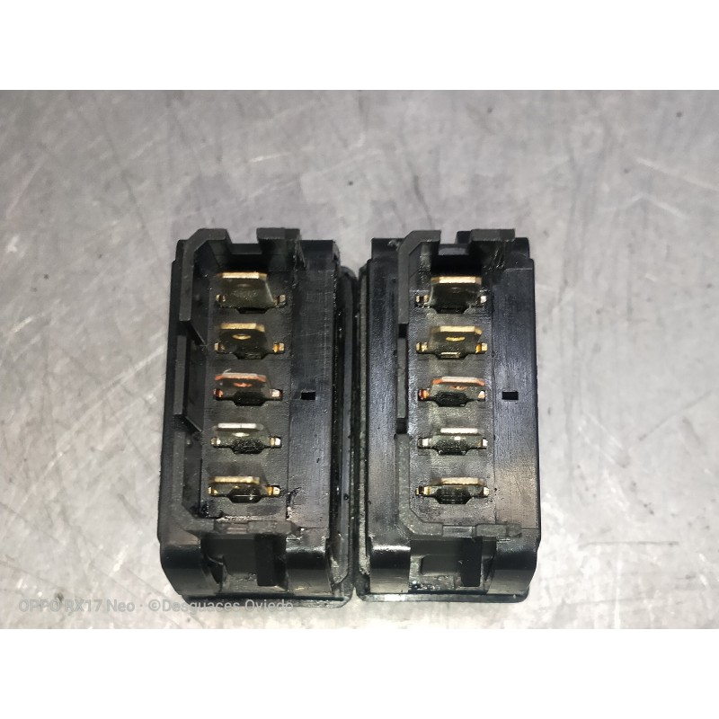 Recambio de mando elevalunas delantero izquierdo para citroen xsara picasso 1.6 hdi 110 exclusive referencia OEM IAM 22681  5P