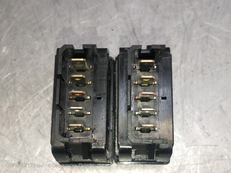 Recambio de mando elevalunas delantero izquierdo para citroen xsara picasso 1.6 hdi 110 exclusive referencia OEM IAM 22681  5P