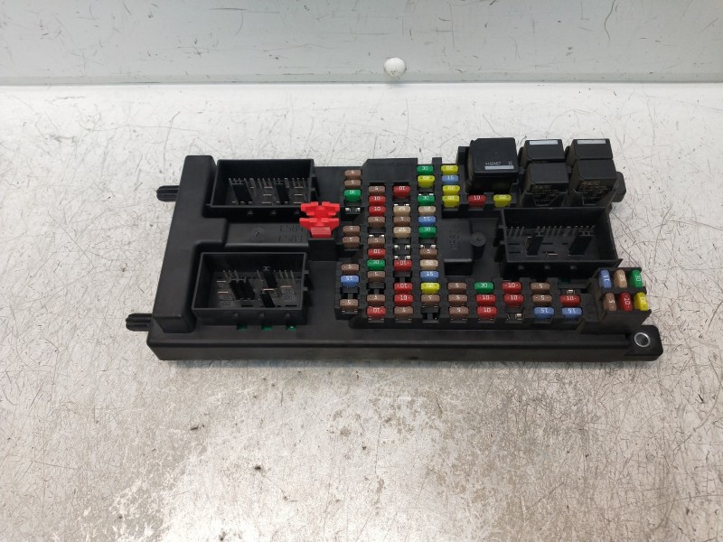 Recambio de caja reles / fusibles para land rover range rover sport v6 td s referencia OEM IAM AH2214F041BH  