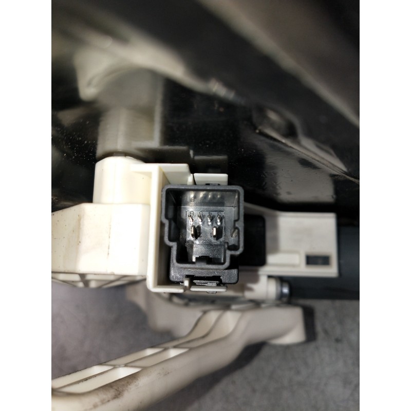 Recambio de elevalunas trasero izquierdo para land rover range rover sport v6 td s referencia OEM IAM AH2227001AA  